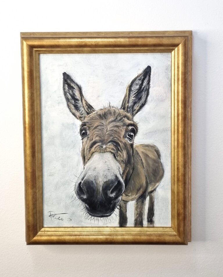 Olejny portret osiołka ufnie patrzącego prosto z kadru obrazu.